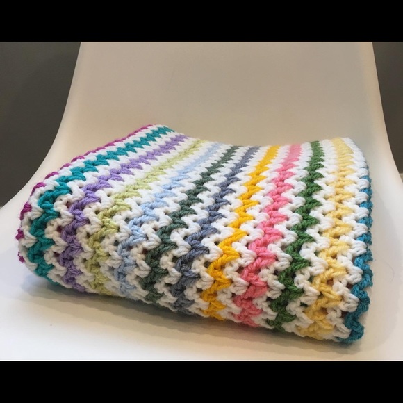 Handmade crochet blanket - Picture 2 of 4